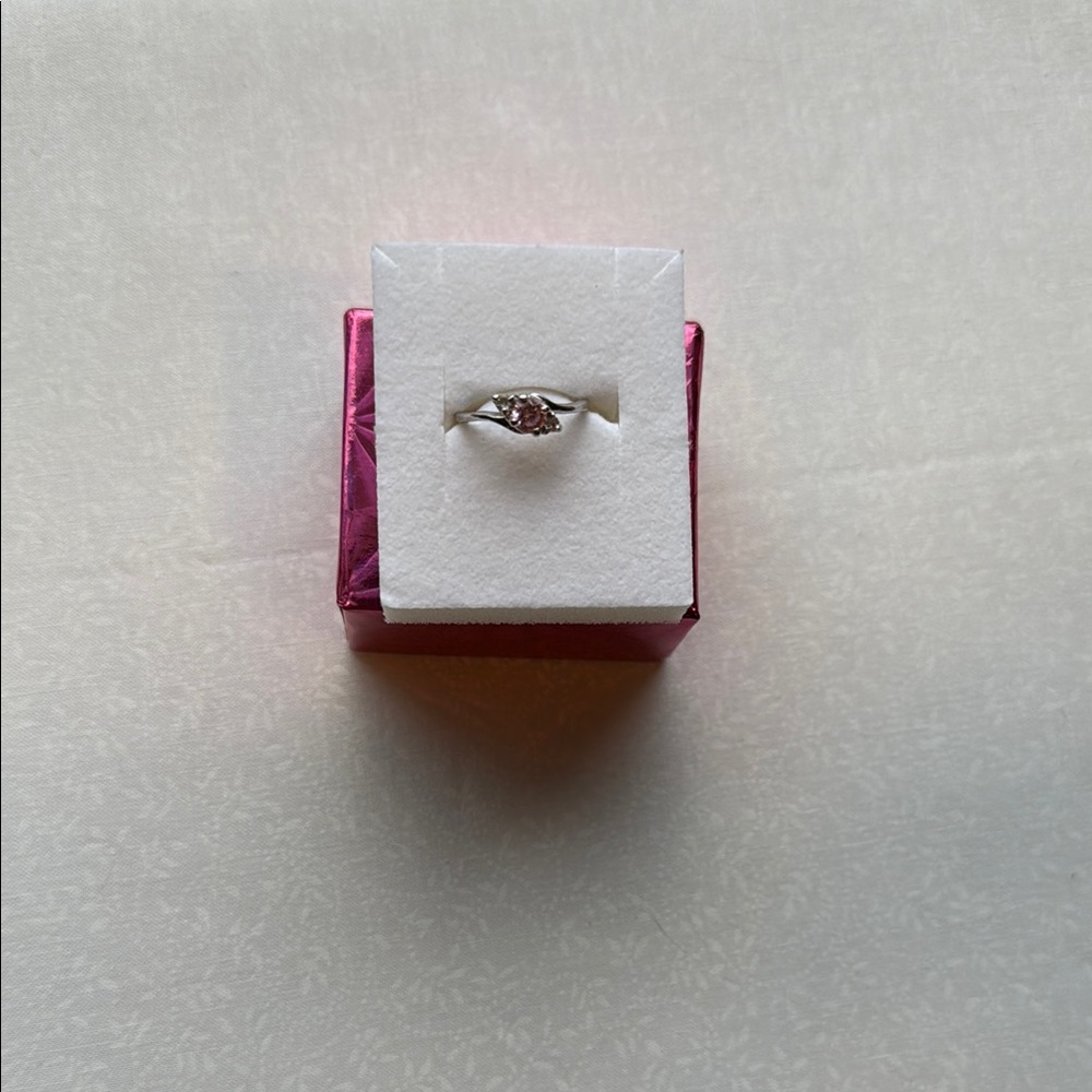Elegant Silver and Pink‎ Solitaire Ring - Picture 2 of 5